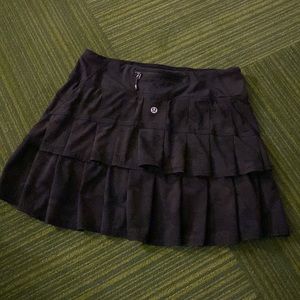 Lululemon black camo skirt skort pace setter size 4